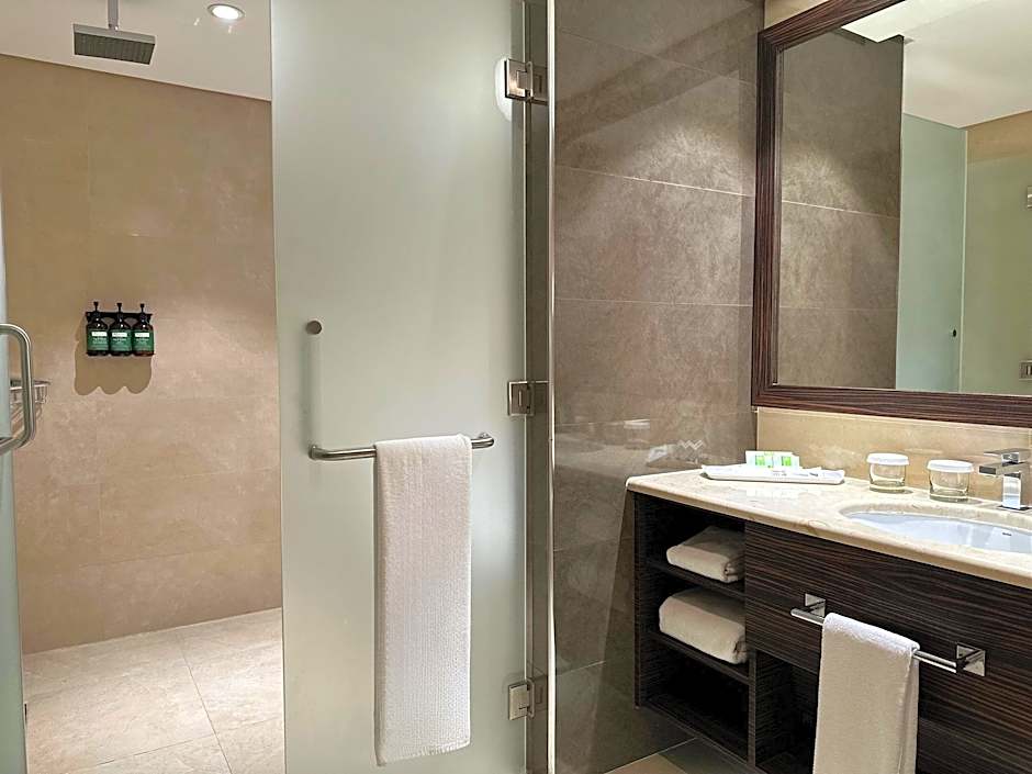 Crowne Plaza Kuwait Al Thuraya City By IHG