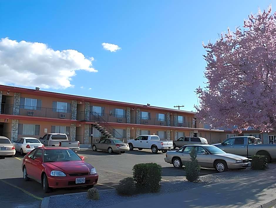 Maverick Motel - Modern Renovated Motel