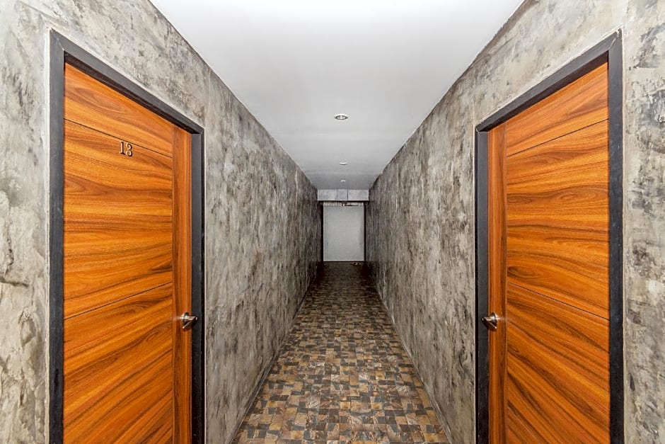 OYO 650 At Night Pranburi