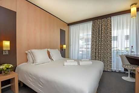 Double Room with Balcony and Partial Sea View