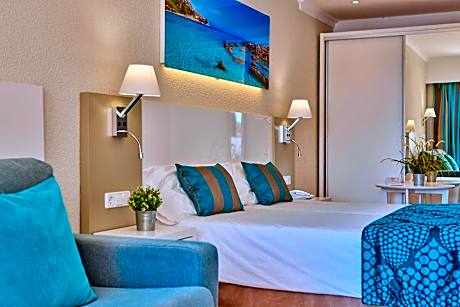 Family Room (2 Adults + 2 Children)