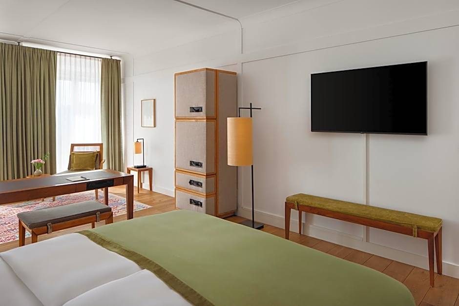 Louis Hotel