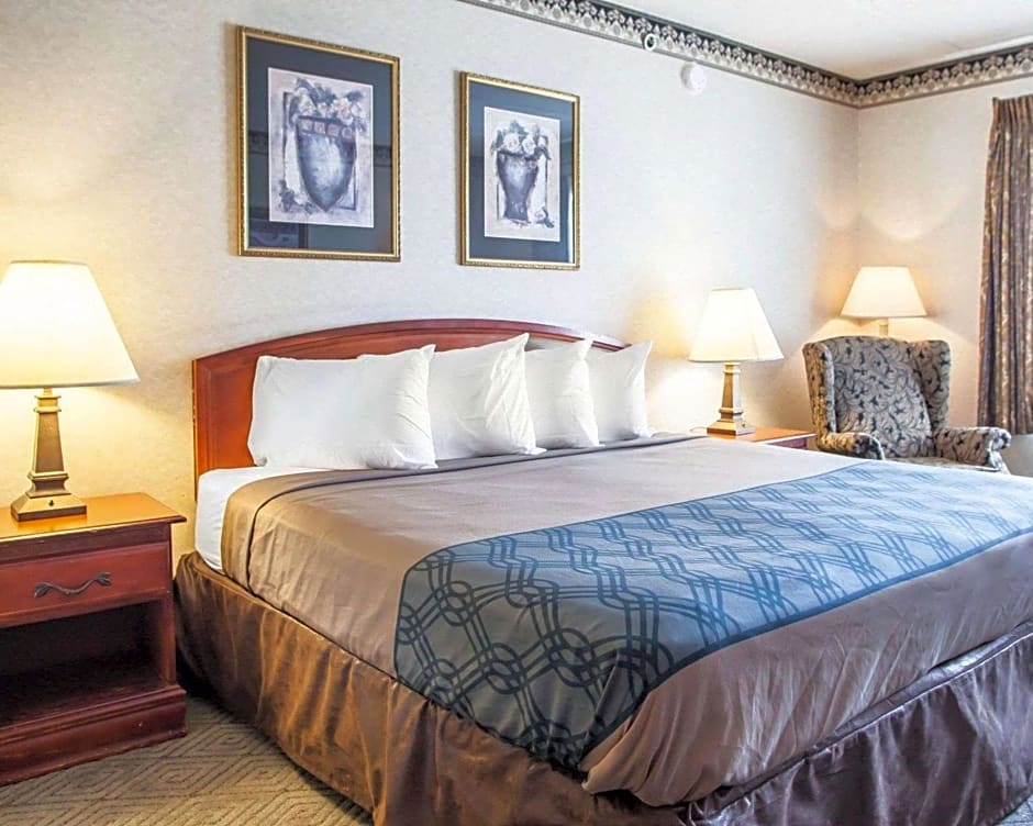 Rodeway Inn & Suites Milwaukee Airport