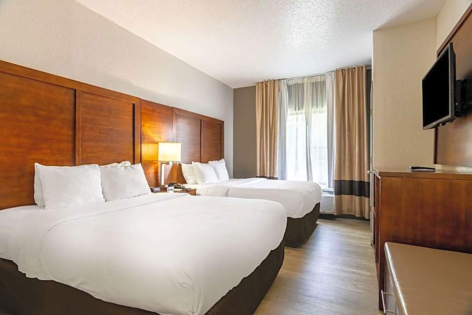Photo 1 of 5 of 2 Queen Beds Suite