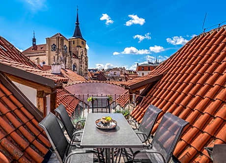 Chateau 9 Apartments by Adrez