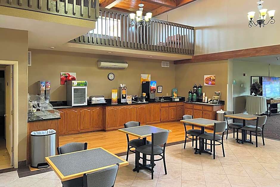 Quality Inn & Suites Grants - I-40