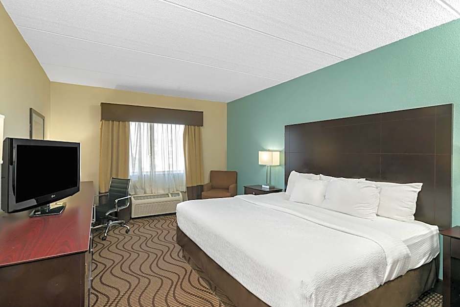 La Quinta Inn & Suites by Wyndham Knoxville Airport