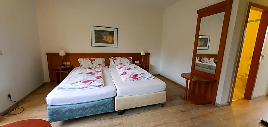 Foto 1 daripada 4 — 1 Double Bed or 2 Beds