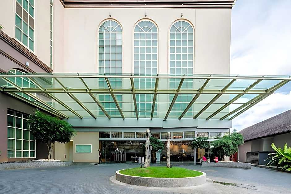 The Waterfront Hotel