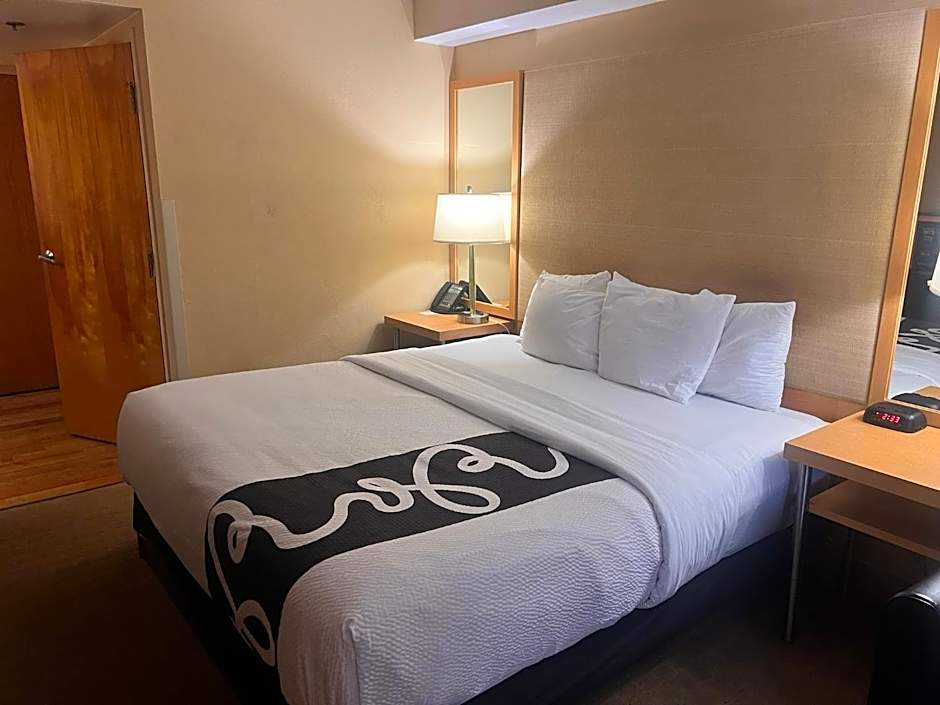 La Quinta Inn & Suites by Wyndham West Palm Beach Airport
