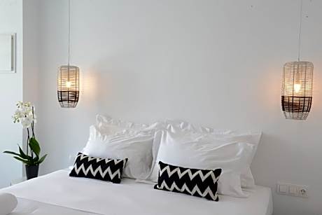 Nimbus Maisonette with Sea View & Outdoor Hot Tub