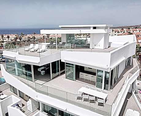 Infinity Indulgence 3 bedroom  penthouse with private pool, hot tub and sea view