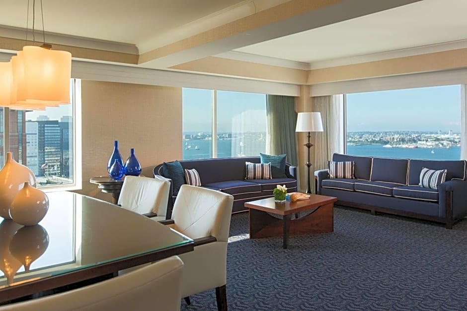 Renaissance Boston Waterfront Hotel