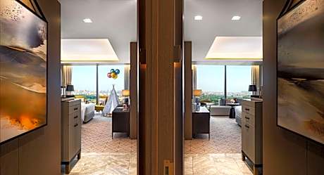 Connecting Deluxe Family Room