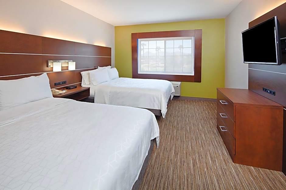 Holiday Inn Express & Suites Rancho Mirage By IHG