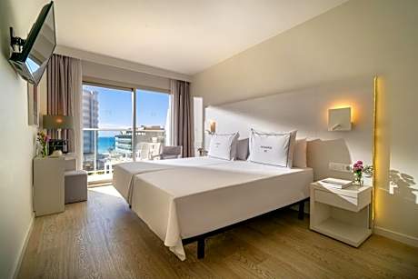 Premium Twin Room with Balcony