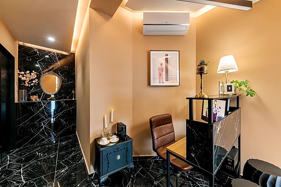 Clyde Athens by Nin&Bau