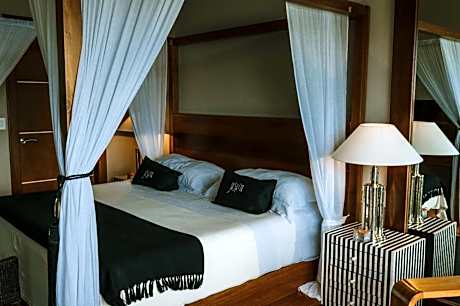 Deluxe Suite with Sea View