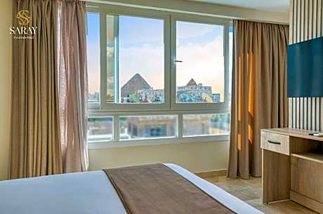 Junior Suite with Pyramids View