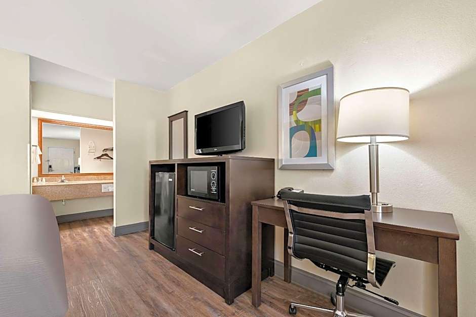Quality Inn Pelham I-65 exit 246