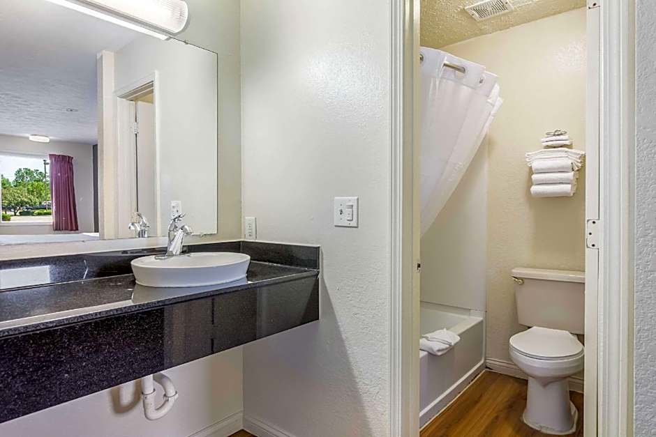 Quality Inn & Suites Columbus West