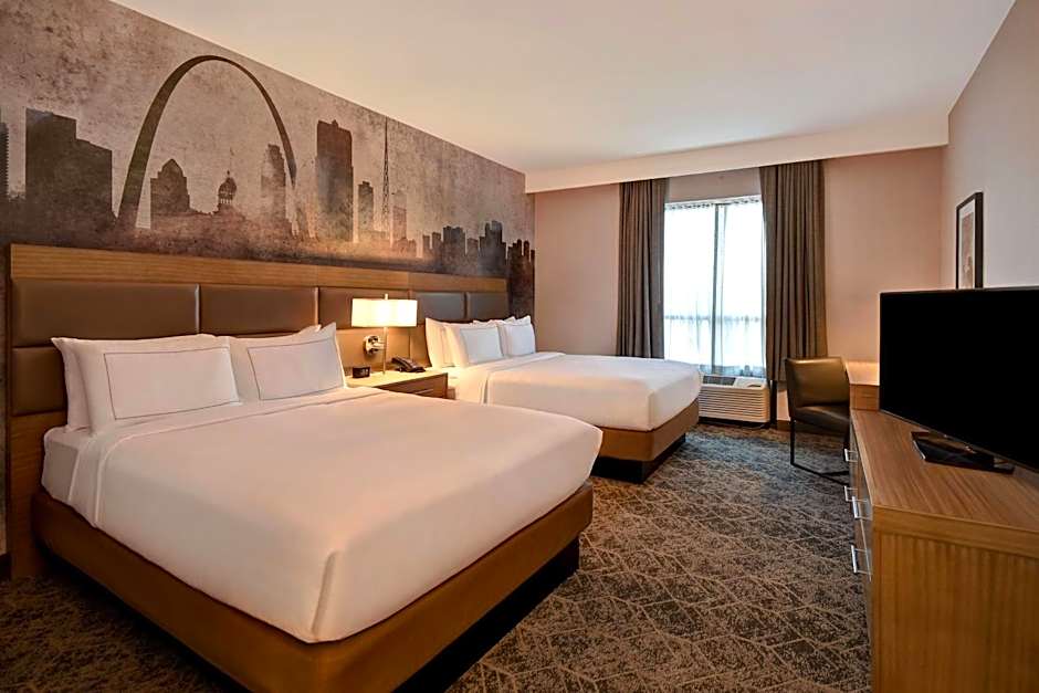DoubleTree by Hilton St. Louis-Airport
