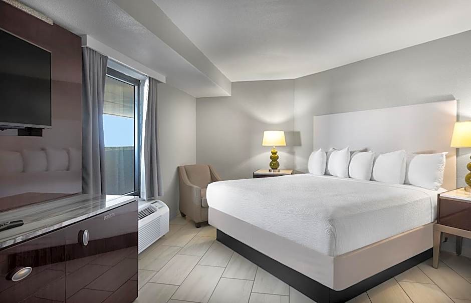 Photo 1 of 5 of Premium 1 Bedroom 1 King Bed Suite, Ocean View