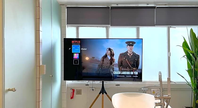 Chatel Samyan - Self check-in