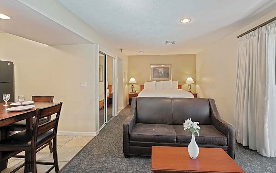 Chase Suites Hotel Tampa – Tampa, FL