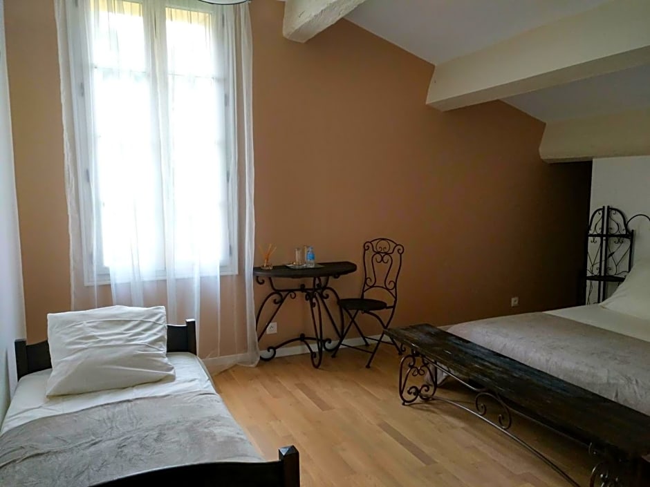 Le Clos du Théron, chambre d'hôte