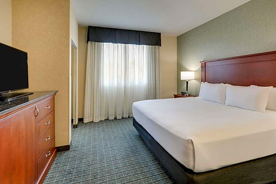 Photo 1 of 6 of 1 King Bed Suite, Hearing Accessible, Bathtub