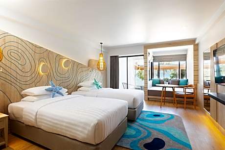 Deluxe Double or Twin Room with Balcony and Sea View