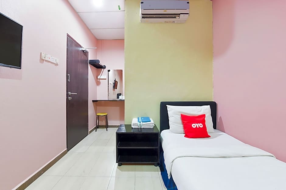 OYO 89588 Destiny Riverside Hotel