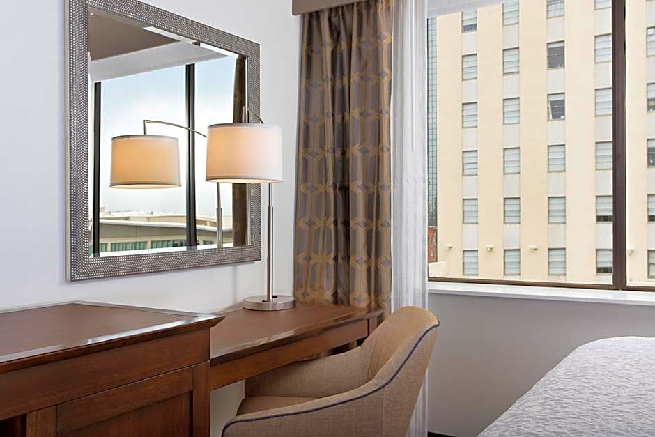 Hampton Inn & Suites Dallas / Downtown