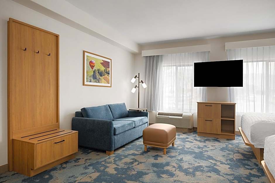 Hampton Inn & Suites Ontario