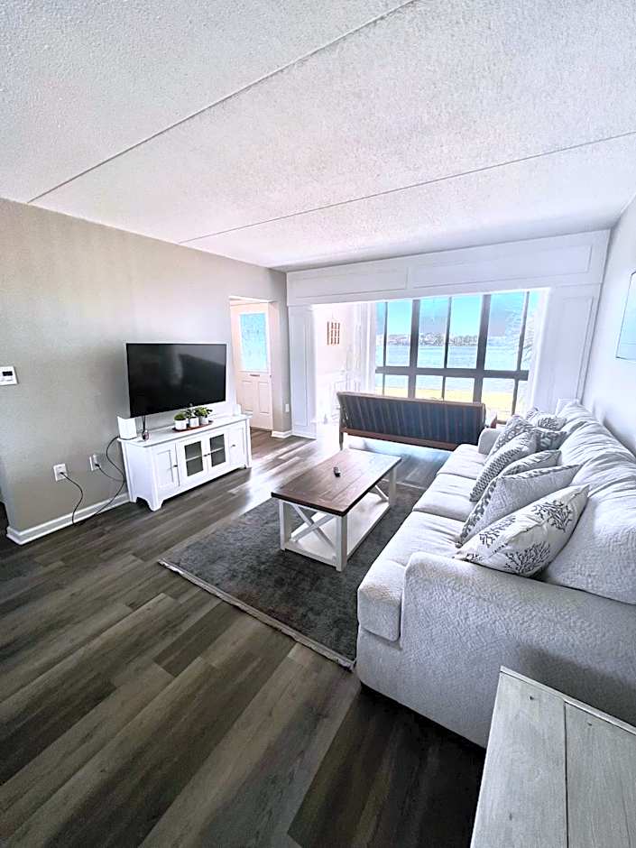 Wondrous Waterfront Condo w/ Pool & Washer/Dryer