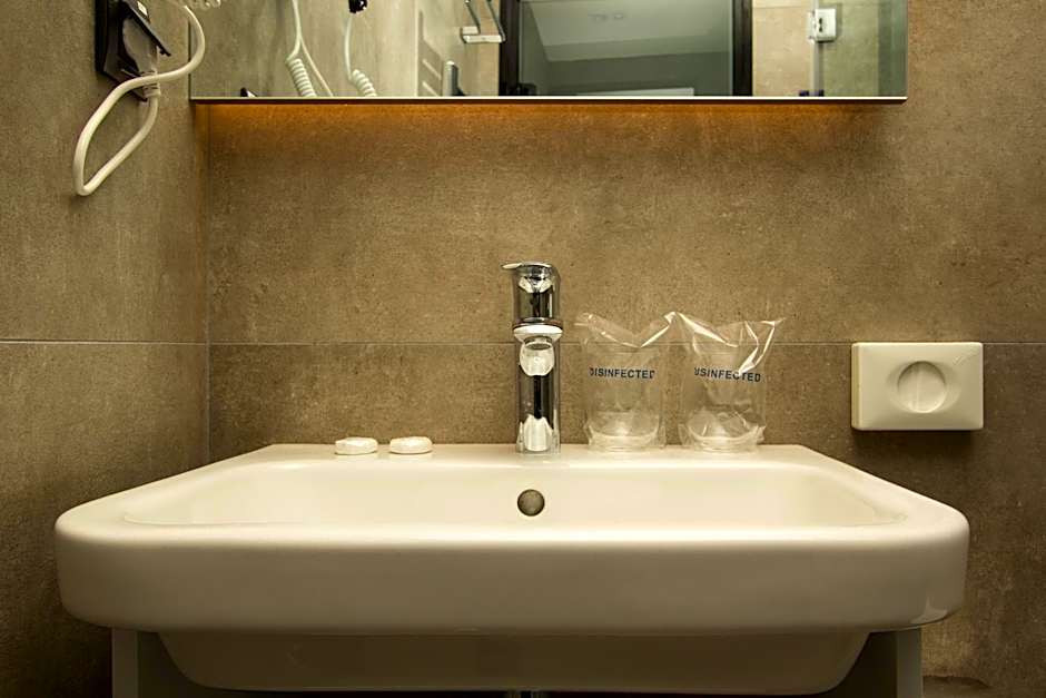 BOUTIQUE 25h by Eva stay 018