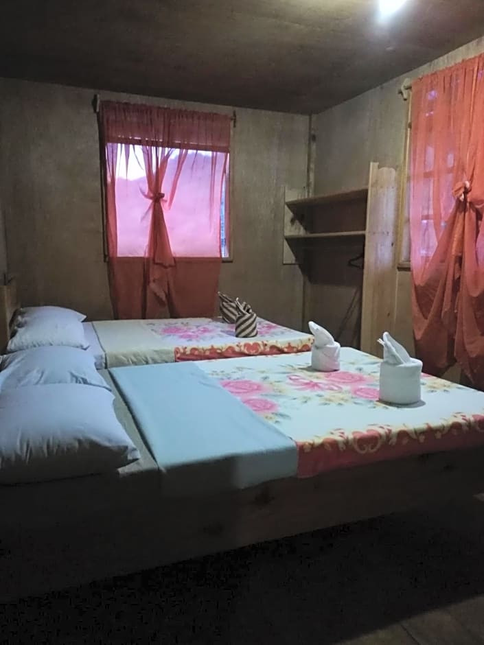 7th Heaven Lodge and Cafe