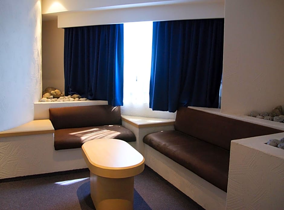 Porto Novo Hotel & Suites