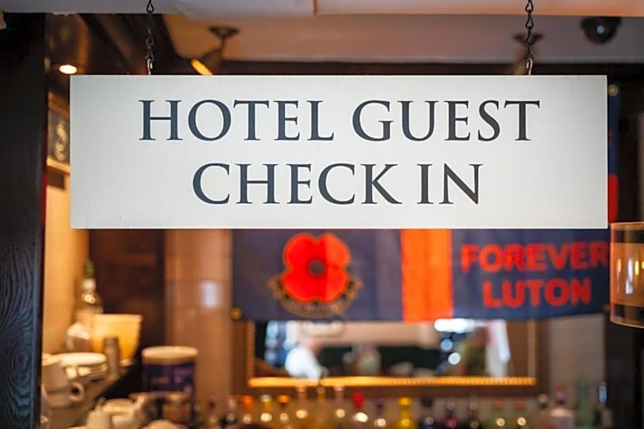 OYO The Red Lion Hotel