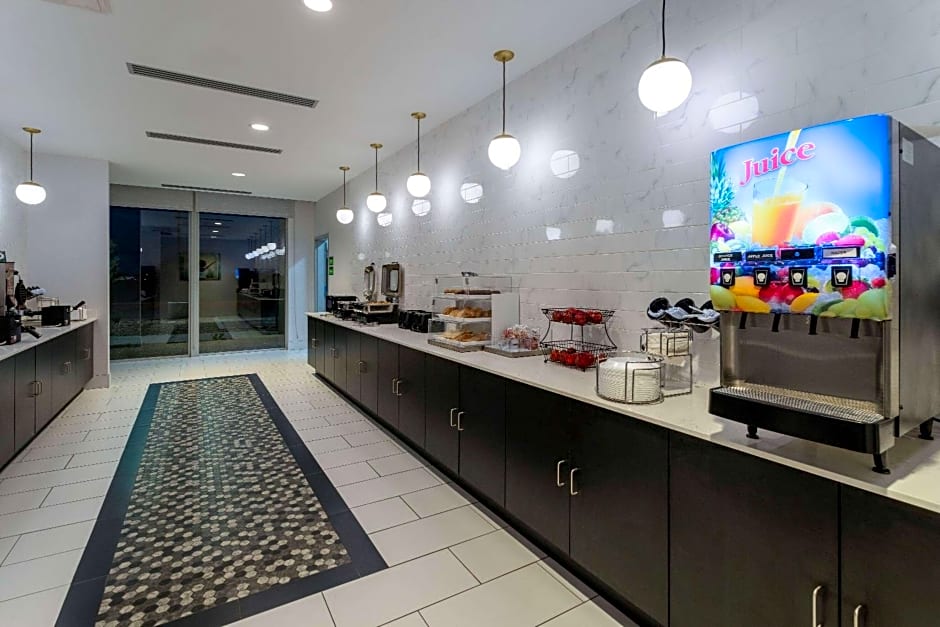 La Quinta Inn & Suites by Wyndham Maricopa - Copper Sky