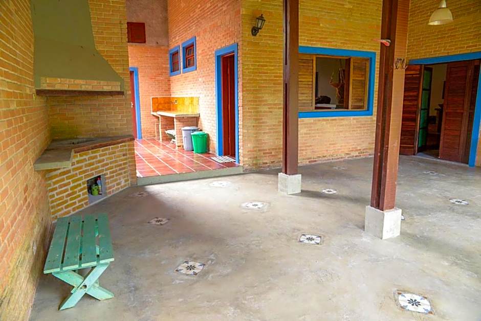 Otima casa c Wi Fi 8 min da praia Barequecaba SP