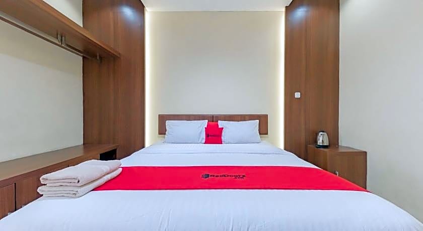 RedDoorz Syariah near Alun-Alun Pelabuhan Ratu