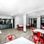 Econo Lodge Inn & Suites