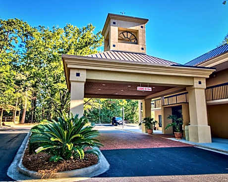 Clarion Inn & Suites Aiken South