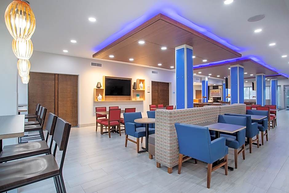 Holiday Inn Express And Suites Deland South By IHG
