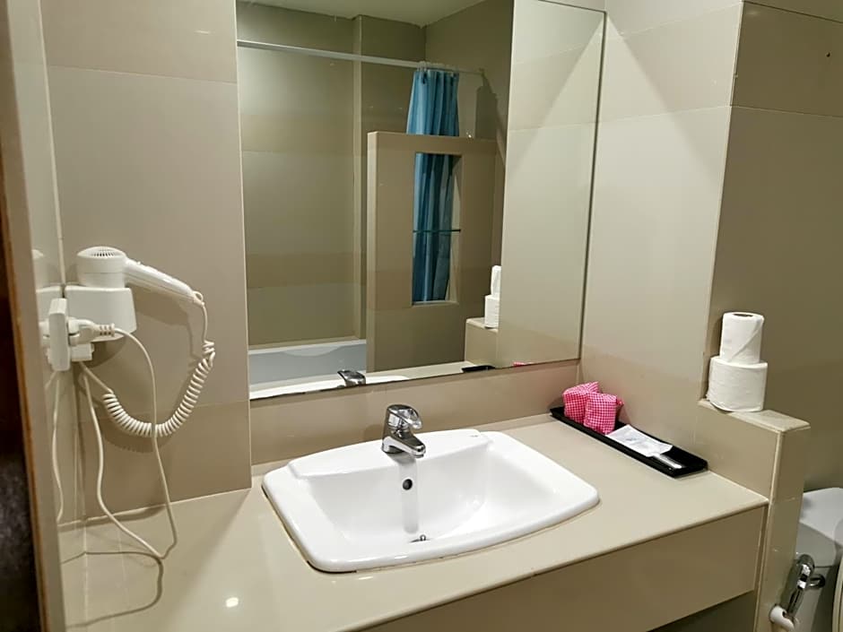 Morakot Twin Chumphon