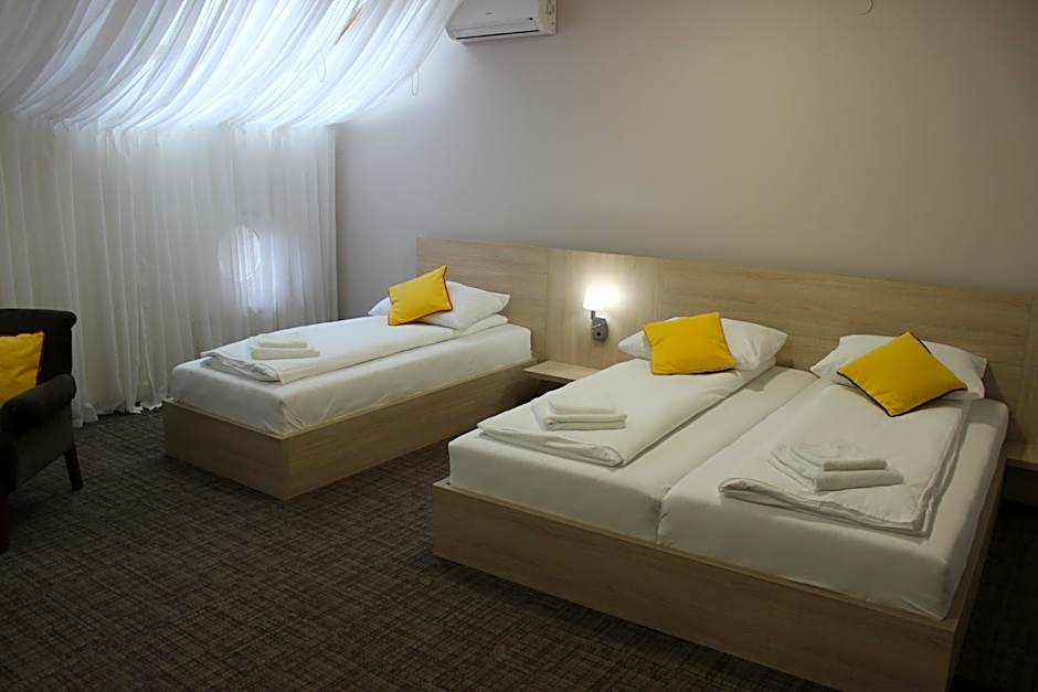 Hotel Story