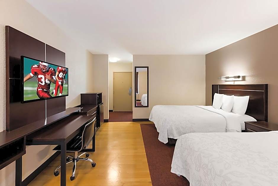 Red Roof PLUS+ Columbus Downtown- Convention Center