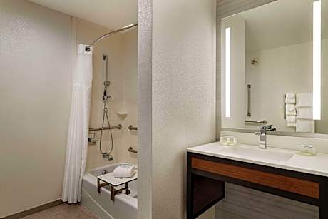 2 Queen Hearing Accessible Room